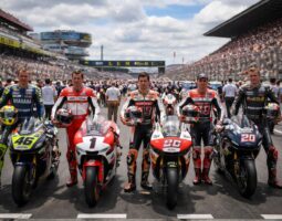 découvrez la grille de départ du moto gp au mans et revivez les moments mémorables qui ont marqué l'histoire de cette course légendaire.